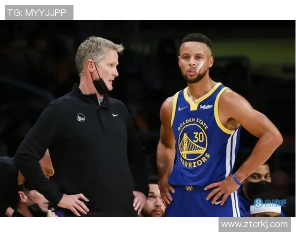 库里复出勇士惨败雷霆,科尔战术安排受质疑,全队状态低迷三分球命中率暴跌 库里复出勇士惨败雷霆,科尔战术安排受质疑,全队状态低迷三分球命中率暴跌